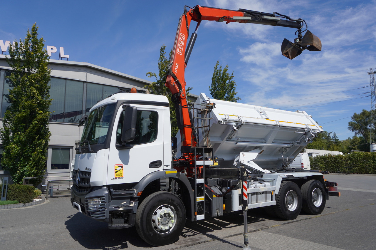 MERCEDES-BENZ Arocs 2636 / 6x4 / HDS Fassi / 3-Way Tipper / Bortmatic - Кипер, Камион со кран: слика 2 MERCEDES-BENZ Arocs 2636 / 6x4 / HDS Fassi / 3-Way Tipper / Bortmatic - Кипер, Камион со кран: слика 2