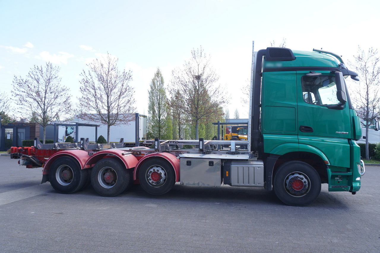 Камион со кабинска шасија за транспорт на дрва Mercedes-Benz Arocs 3563 8 × 4 / 630 HP / steered axle / Logging superstructure: слика 8