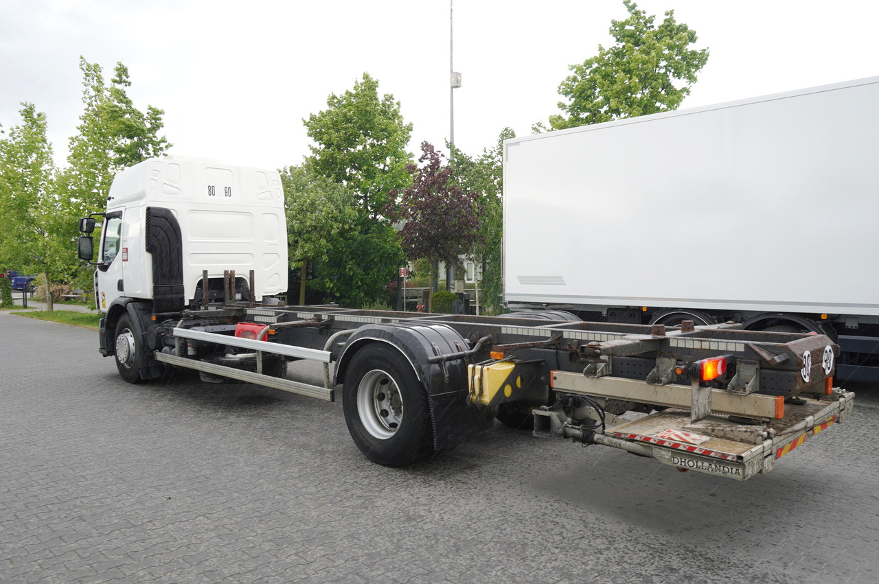 RENAULT D19 Wide Glob / BDF / load capacity 11t / 280 thousand km / tail lift - Камион со кабинска шасија: слика 3 RENAULT D19 Wide Glob / BDF / load capacity 11t / 280 thousand km / tail lift - Камион со кабинска шасија: слика 3