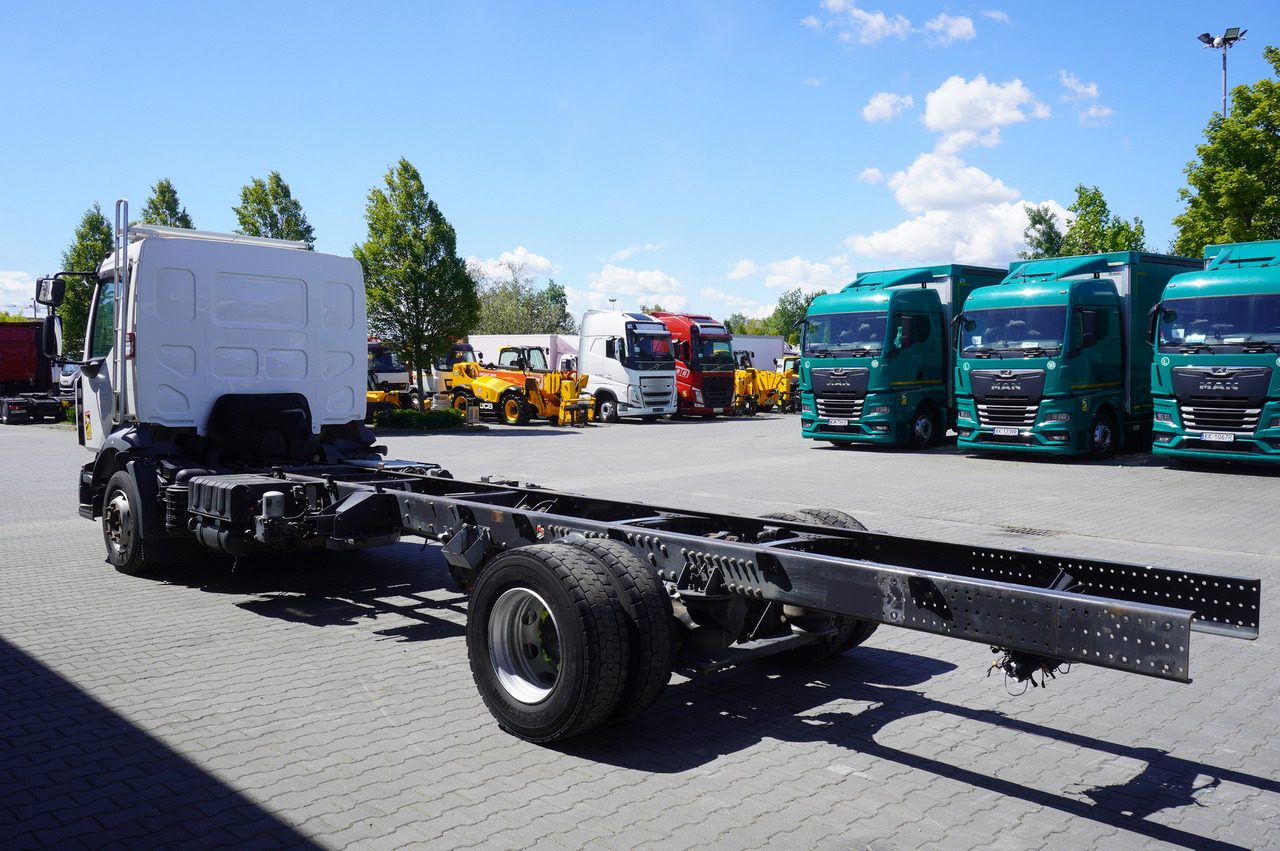 RENAULT Renault D16 / frame 7.3 m / Differential lock / 3 units - Транспортер на контејнер/ Камион со променливо тело: слика 4 RENAULT Renault D16 / frame 7.3 m / Differential lock / 3 units - Транспортер на контејнер/ Камион со променливо тело: слика 4
