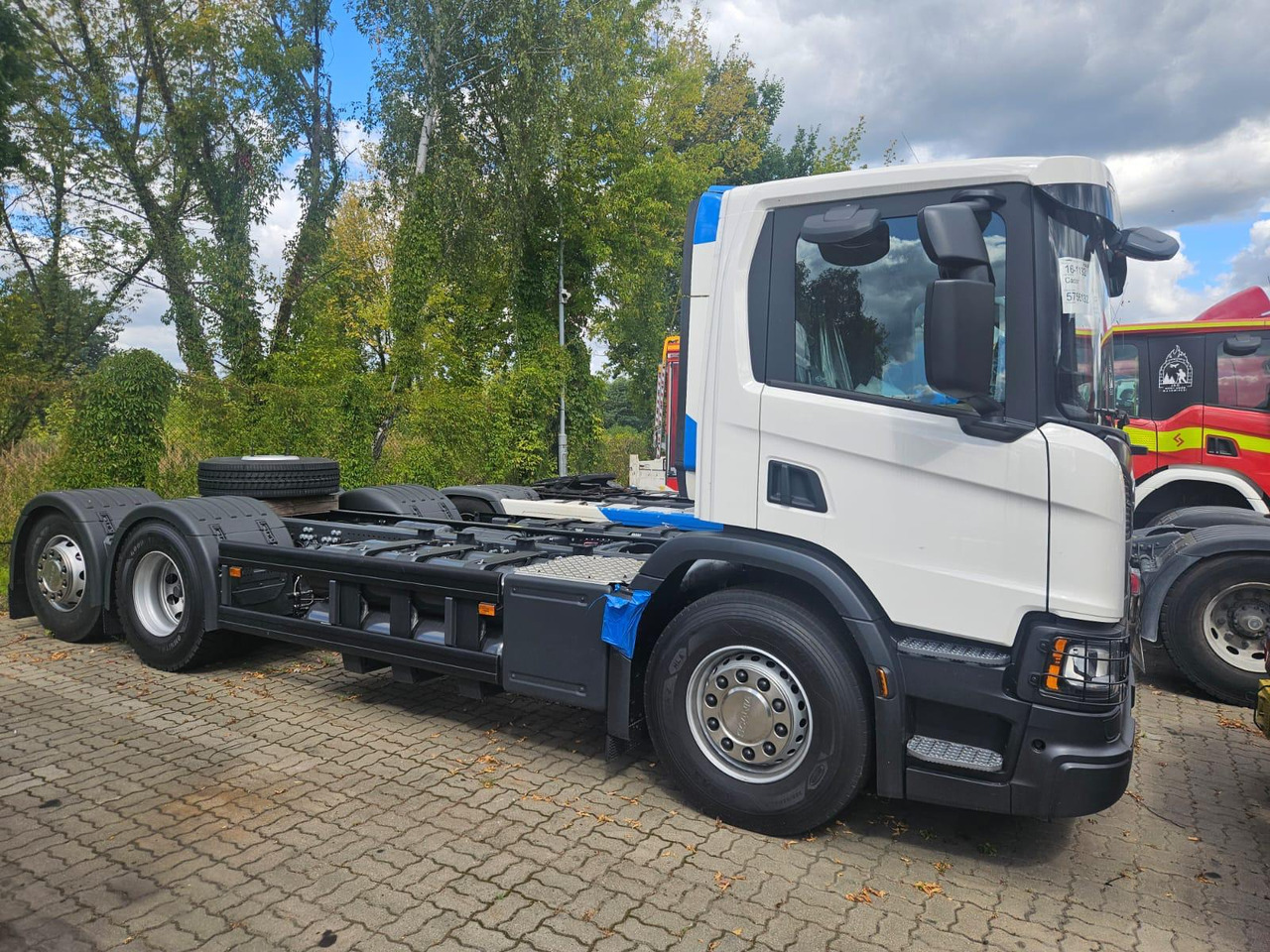 SCANIA P 340 B6x2*4NA / chassis frame / steering axle / CNG - Камион за ѓубре: слика 3 SCANIA P 340 B6x2*4NA / chassis frame / steering axle / CNG - Камион за ѓубре: слика 3