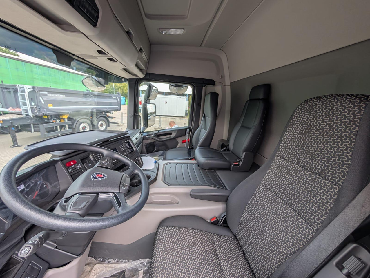 SCANIA P 340 B6x2*4NA / chassis frame / steering axle / CNG / large cab / 8 units - Камион за ѓубре: слика 5 SCANIA P 340 B6x2*4NA / chassis frame / steering axle / CNG / large cab / 8 units - Камион за ѓубре: слика 5