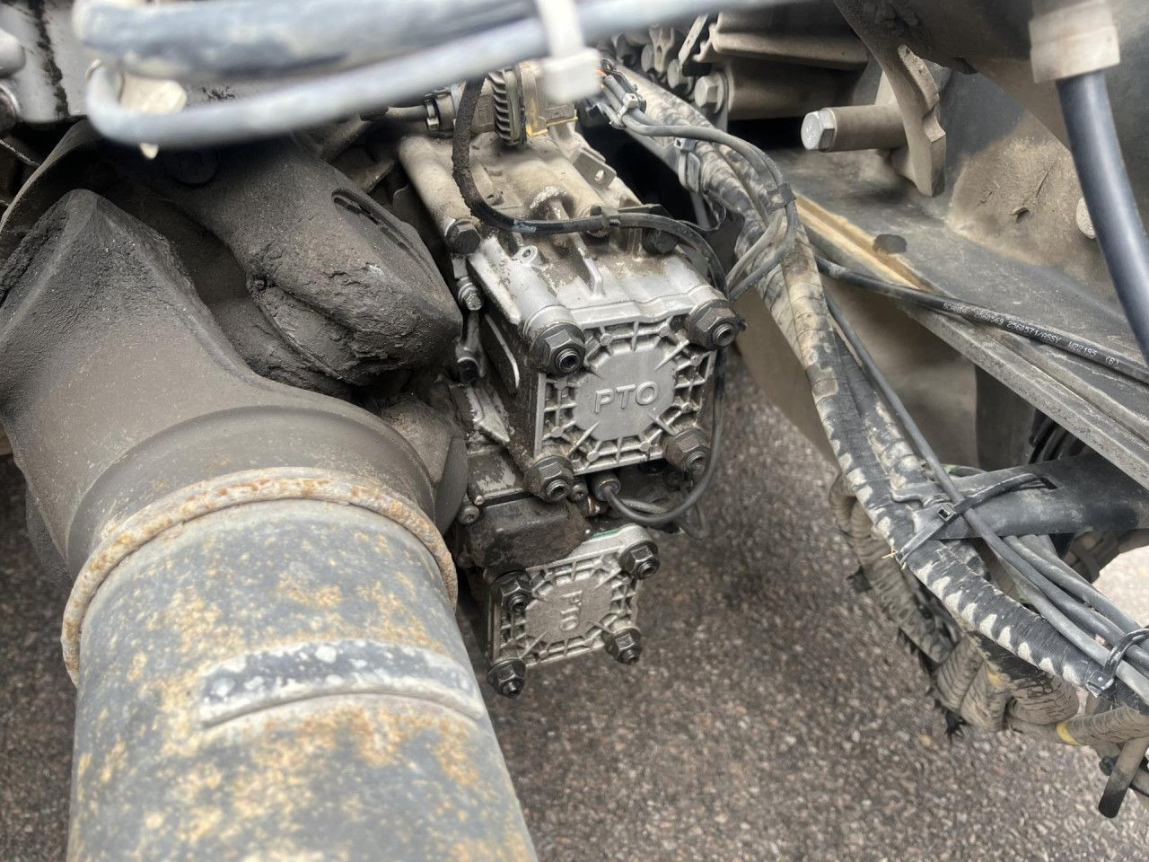 Камион со кран SCANIA R560 B8x4*4 / Chassis / sleeper cab / Power take-off: слика 10