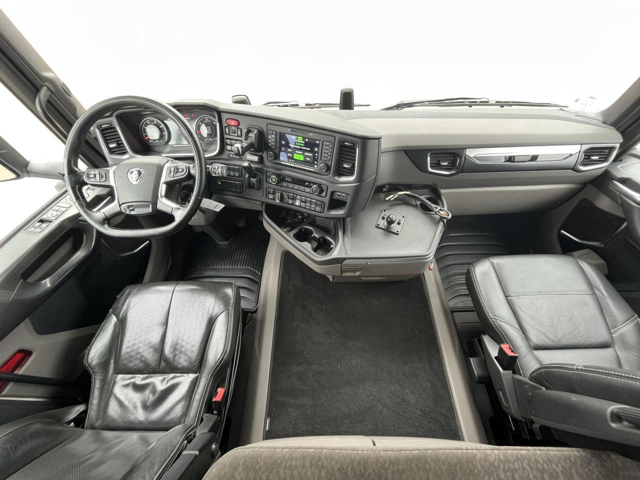 Камион со кран SCANIA R560 B8x4*4 / Chassis / sleeper cab / Power take-off: слика 9