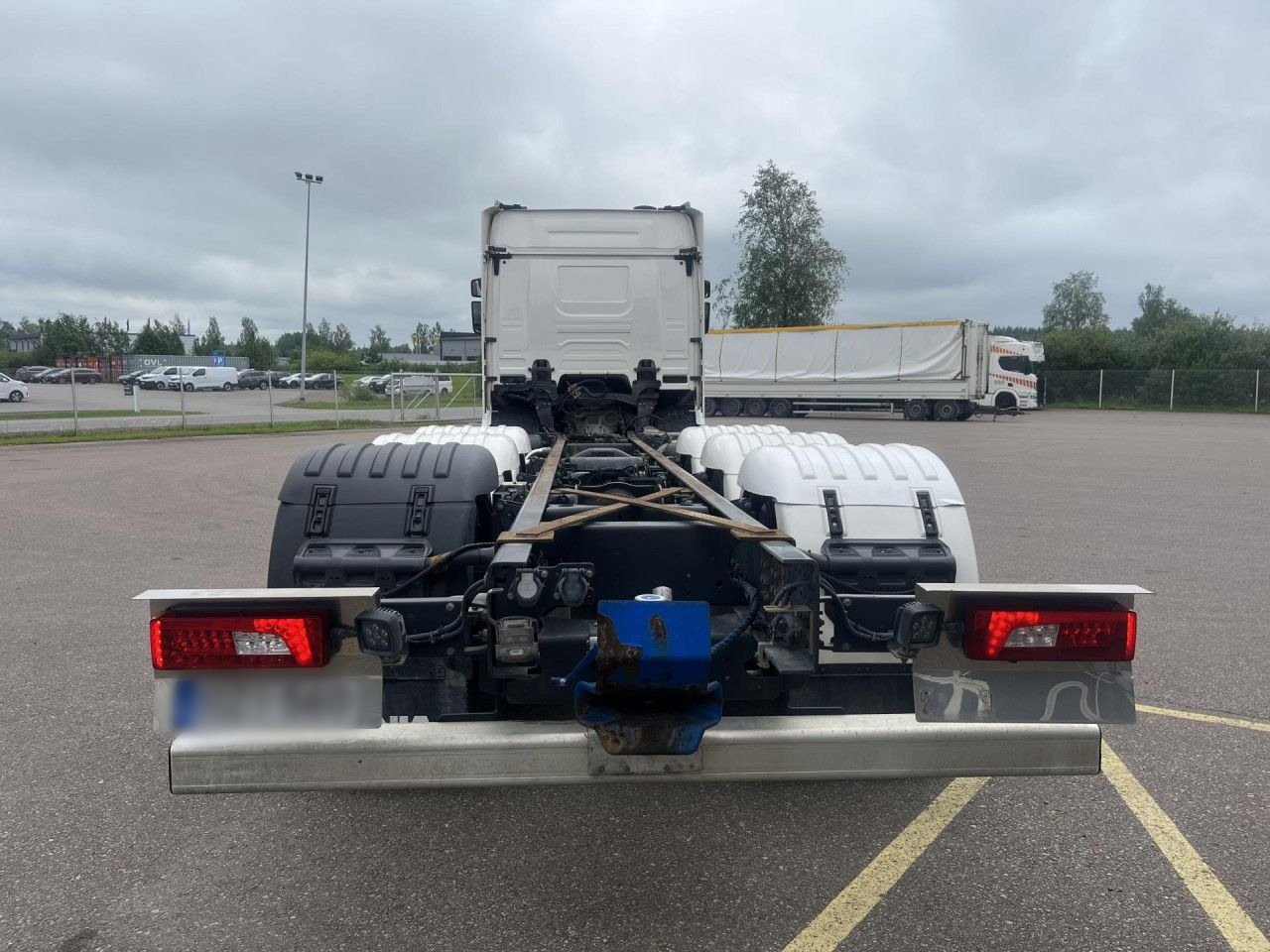 SCANIA R560 B8x4*4 / Chassis / sleeper cab / Power take-off - Камион со кабинска шасија: слика 5 SCANIA R560 B8x4*4 / Chassis / sleeper cab / Power take-off - Камион со кабинска шасија: слика 5