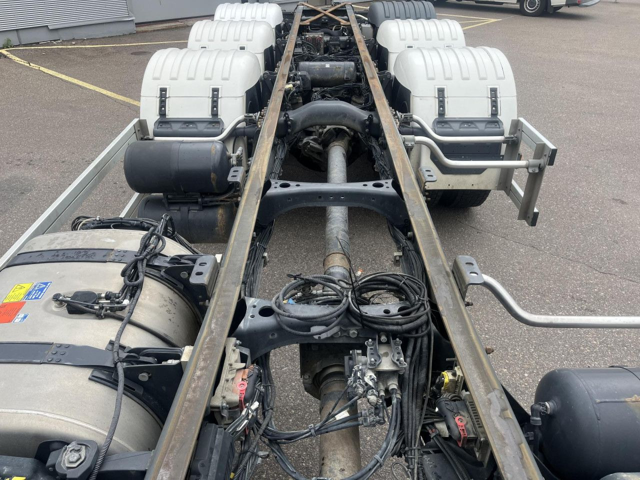 Камион со кран SCANIA R560 B8x4*4 / Chassis / sleeper cab / Power take-off: слика 11