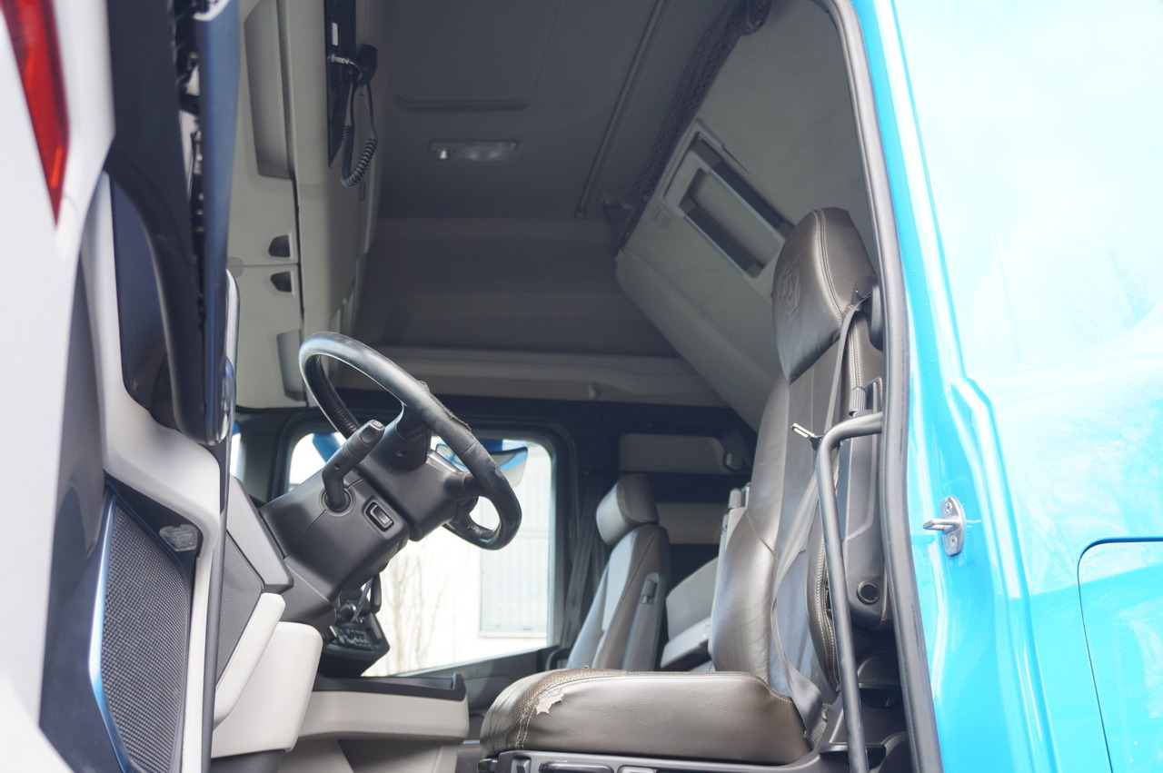 Камион со кабинска шасија SCANIA R650 V8 / 650 HP/ frame 8.8 m / steered 4th axle: слика 13