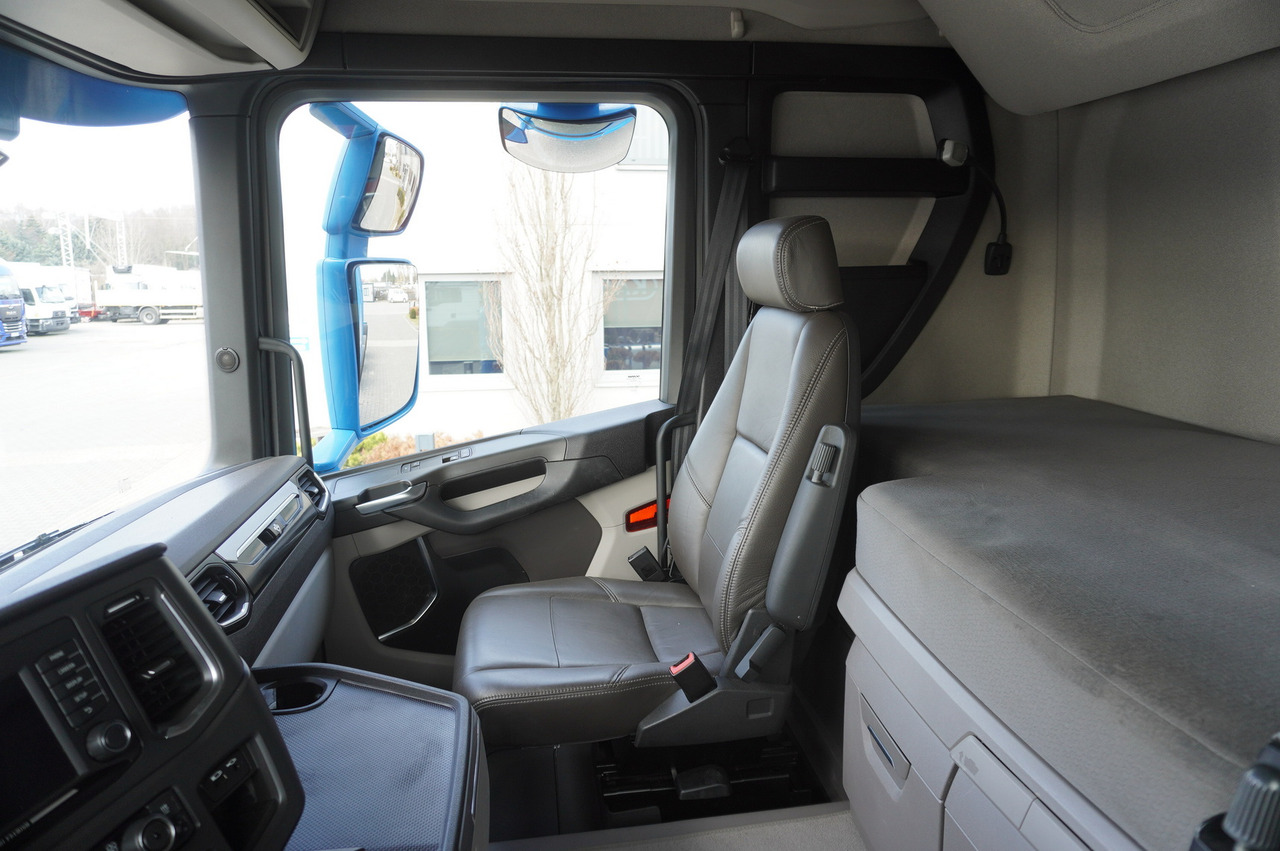 Камион со кабинска шасија SCANIA R650 V8 / 650 HP/ frame 8.8 m / steered 4th axle: слика 15