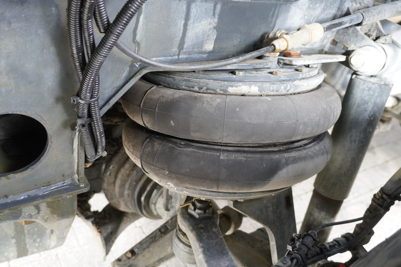 Голем истоварувач/ Камион за камења TATRA Phoenix 8x8 Twin-Steer Quad/A dump truck / 30 tho. km: слика 13