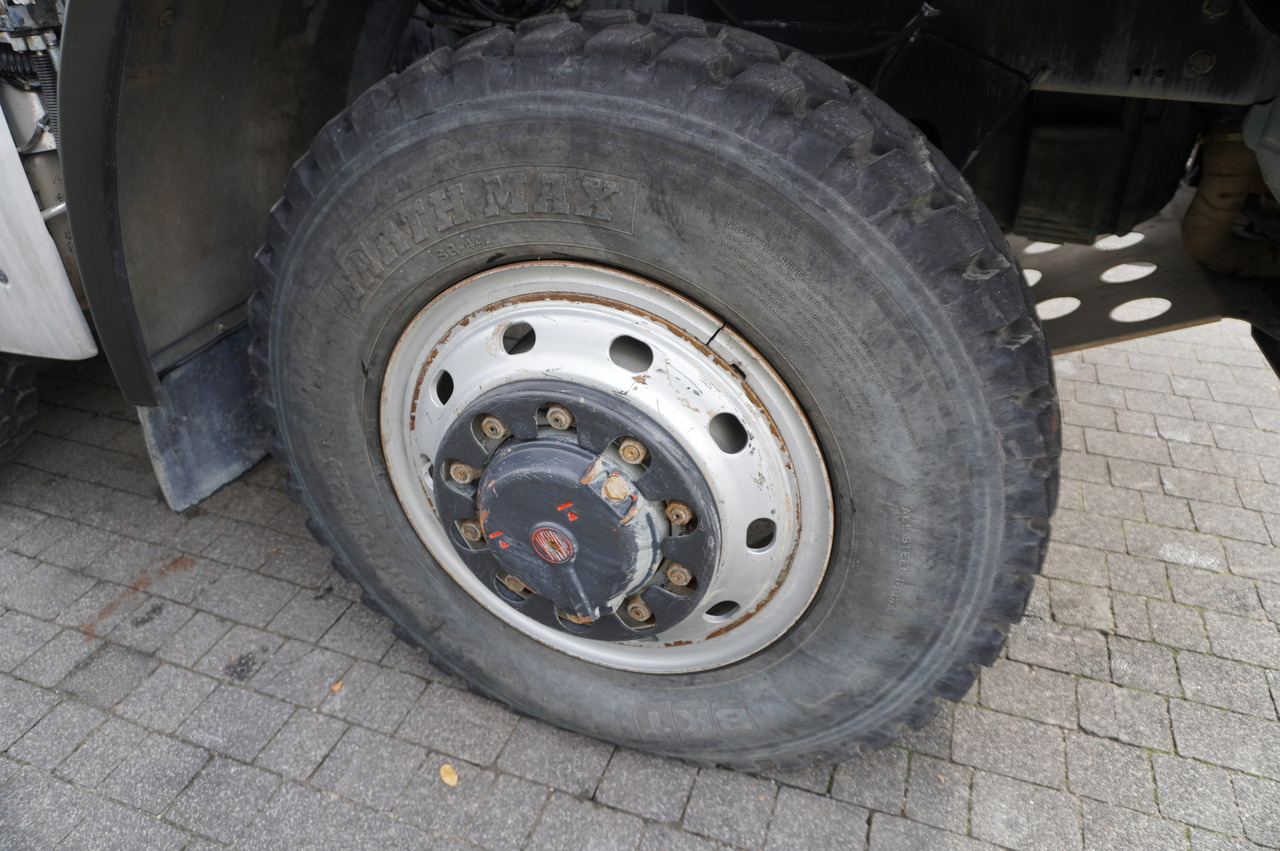 Голем истоварувач/ Камион за камења TATRA Phoenix 8x8 Twin-Steer Quad/A dump truck / 30 tho. km: слика 16