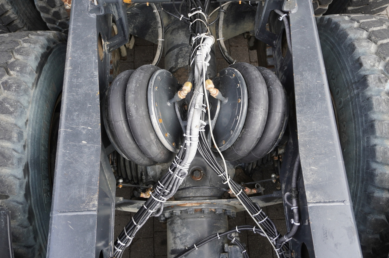 Голем истоварувач/ Камион за камења TATRA Phoenix 8x8 Twin-Steer Quad/A dump truck / 30 tho. km: слика 23