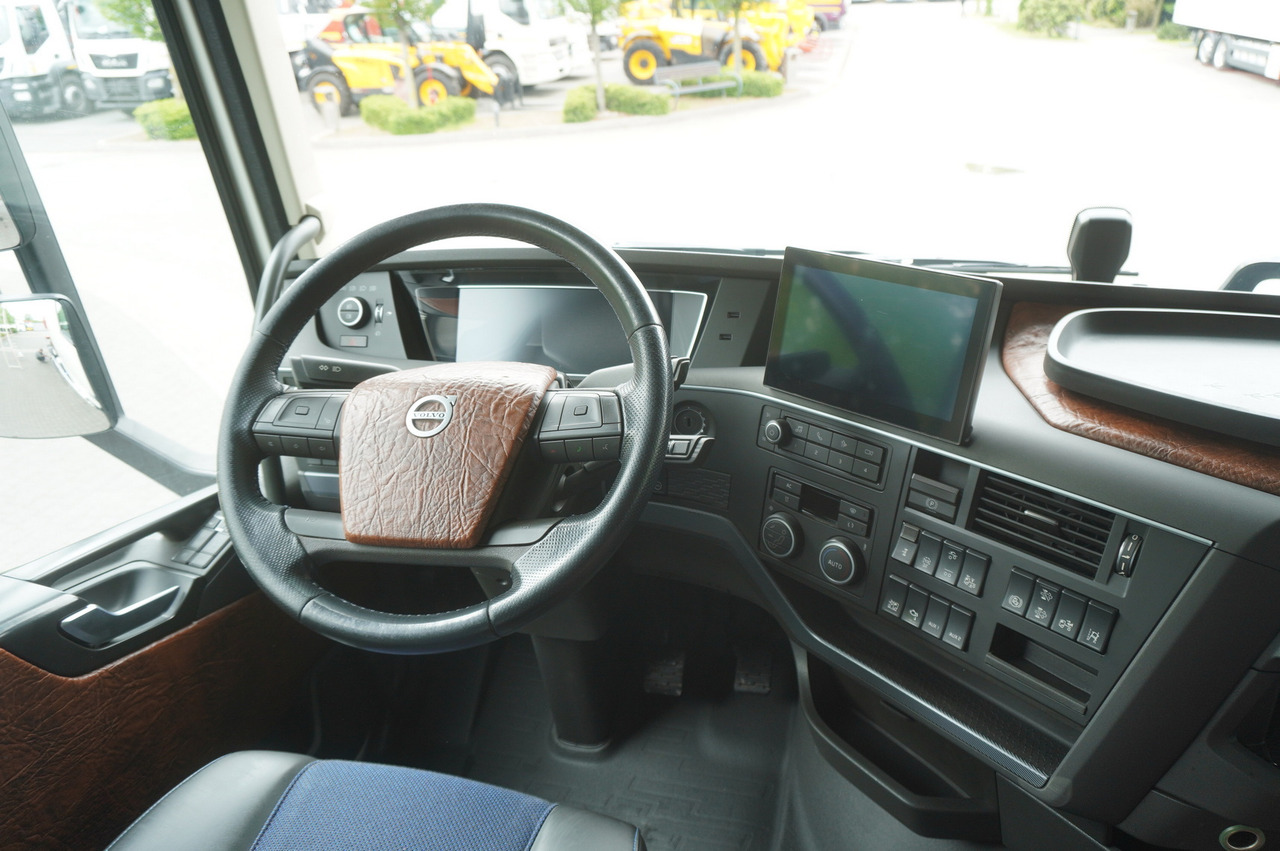 Камион со кука за подигање VOLVO FH 500 / VDL hooklift 21 tons / 2022 / steering 3d axle / 2 units: слика 22