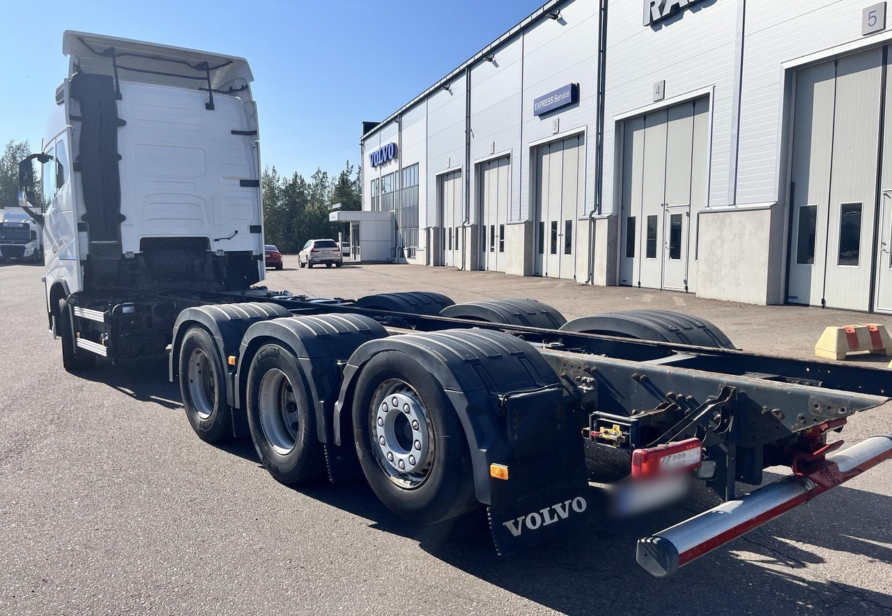 VOLVO FH 650 8x4 / Truck chassis / Sleeper cab - Камион со кабинска шасија: слика 4 VOLVO FH 650 8x4 / Truck chassis / Sleeper cab - Камион со кабинска шасија: слика 4