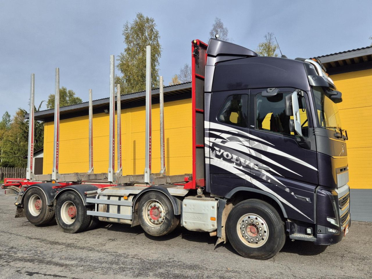 VOLVO FH 750 8x4 / 2 lifted axles / timber truck - Камион со кабинска шасија: слика 3 VOLVO FH 750 8x4 / 2 lifted axles / timber truck - Камион со кабинска шасија: слика 3