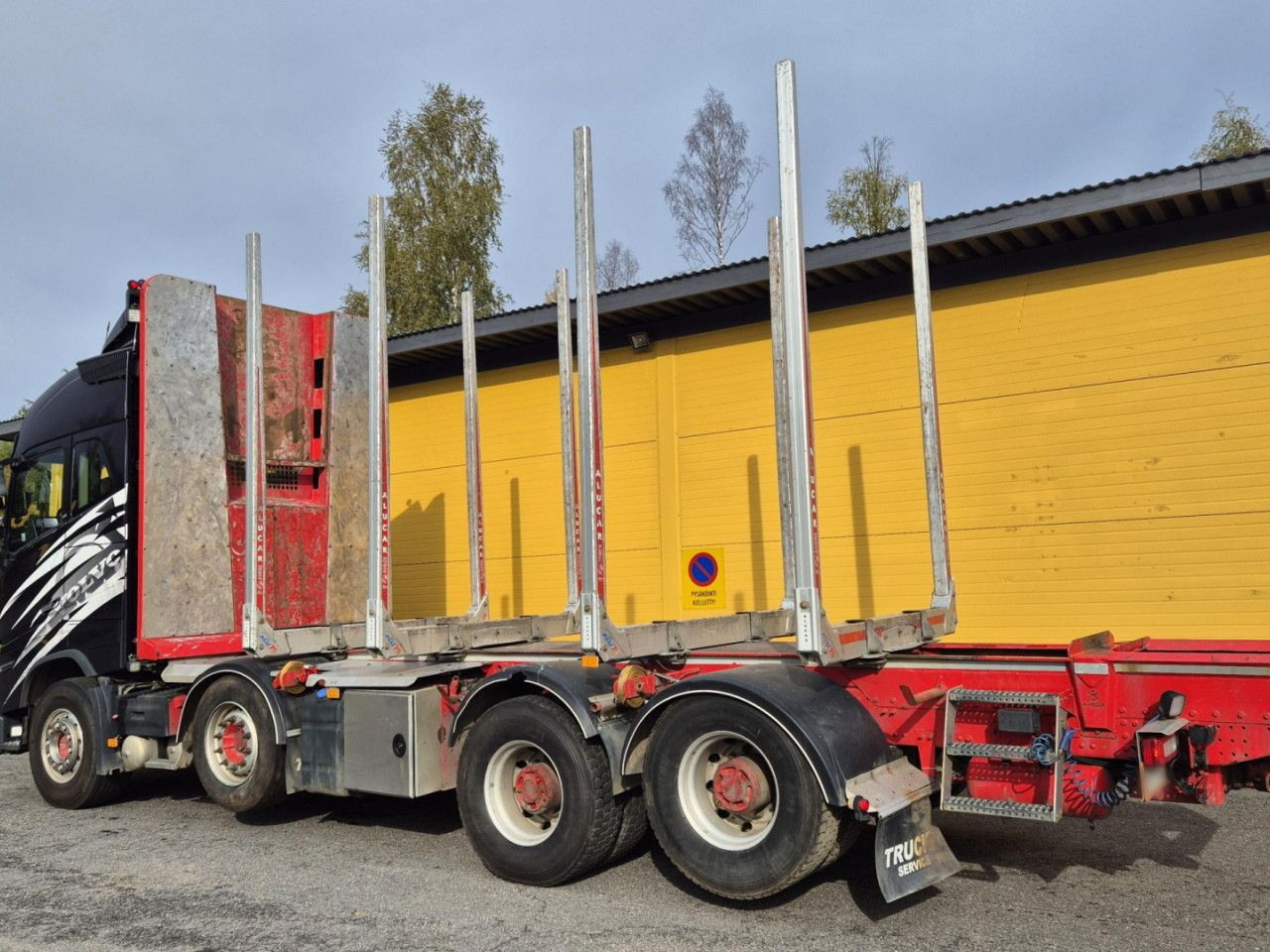VOLVO FH 750 8x4 / 2 lifted axles / timber truck - Камион за дрва: слика 2 VOLVO FH 750 8x4 / 2 lifted axles / timber truck - Камион за дрва: слика 2