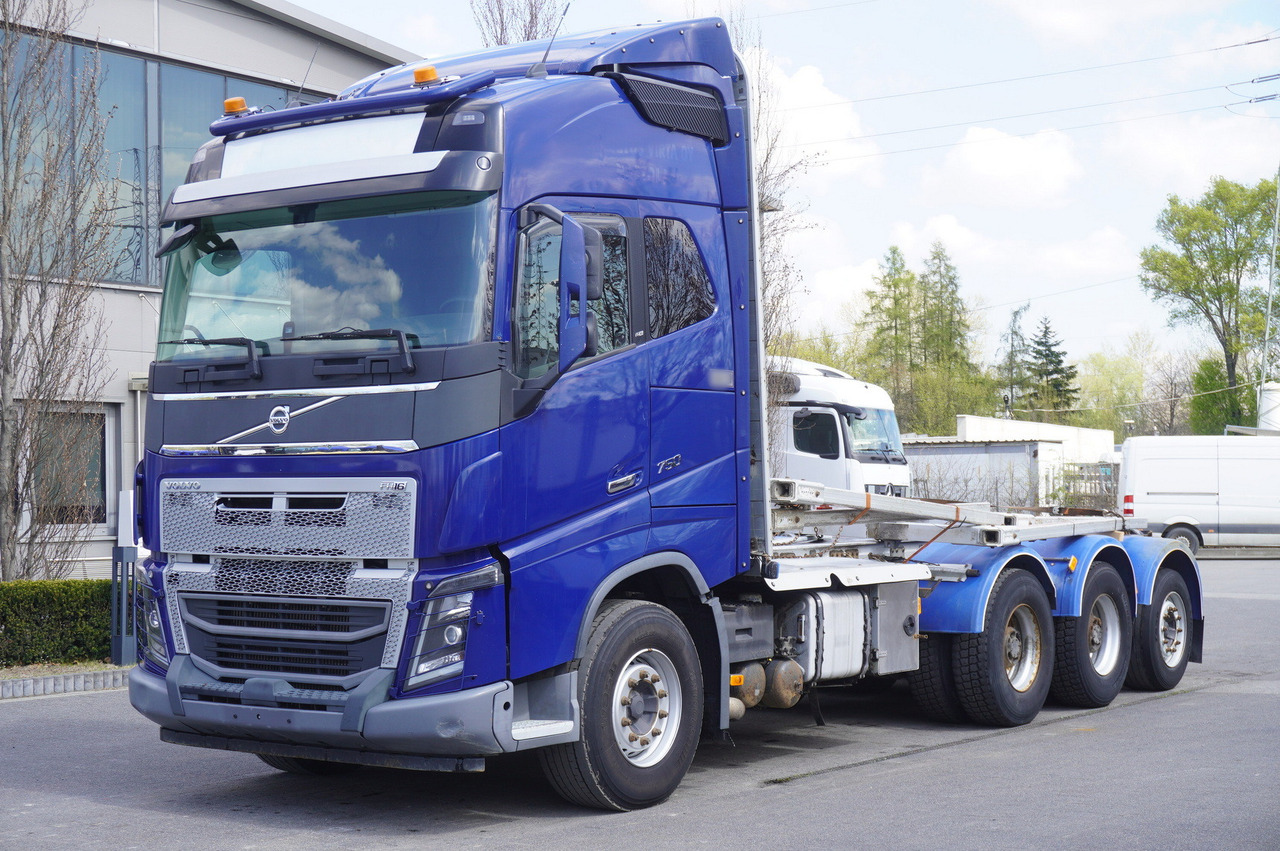 VOLVO FH16 750 8x4 / 750 HP! / 20 t load capacity / stanchion superstructure - Камион со кран: слика 4 VOLVO FH16 750 8x4 / 750 HP! / 20 t load capacity / stanchion superstructure - Камион со кран: слика 4