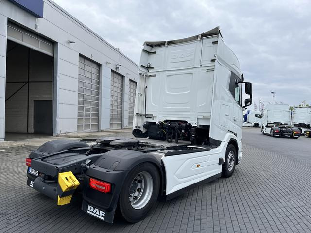 DAF XG+ 480 FT TraXon Intarder Standklima 2 x Tank - Камион влекач: слика 4 DAF XG+ 480 FT TraXon Intarder Standklima 2 x Tank - Камион влекач: слика 4