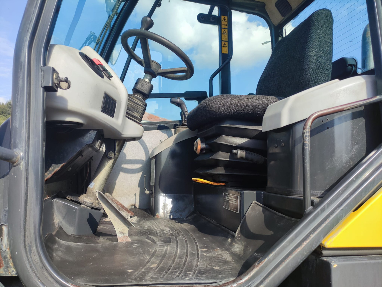 KOMATSU WA80-5 - Натоварувач на тркала: слика 5 KOMATSU WA80-5 - Натоварувач на тркала: слика 5