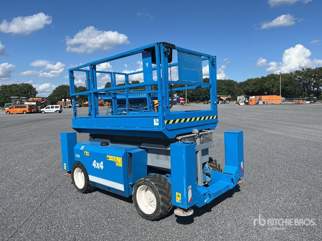 2011 Genie GS3268RT 4x4 Scissor Lift - Кревач ножица: слика 3 2011 Genie GS3268RT 4x4 Scissor Lift - Кревач ножица: слика 3