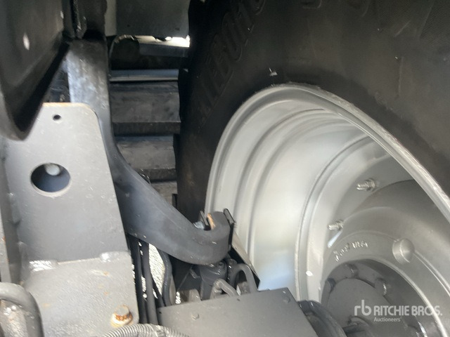 2015 Massey Ferguson 8737 4WD Tractor - Трактор: слика 5 2015 Massey Ferguson 8737 4WD Tractor - Трактор: слика 5