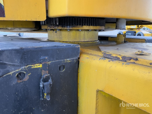 2006 Haulotte HA12IP 2WD Electric Articulating Boom Lift - Дигачка зглобна платформа: слика 4 2006 Haulotte HA12IP 2WD Electric Articulating Boom Lift - Дигачка зглобна платформа: слика 4