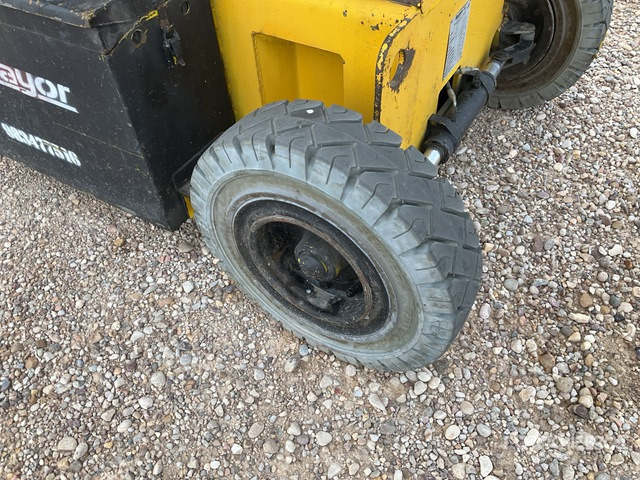 2006 Haulotte HA12IP 2WD Electric Articulating Boom Lift - Дигачка зглобна платформа: слика 5 2006 Haulotte HA12IP 2WD Electric Articulating Boom Lift - Дигачка зглобна платформа: слика 5