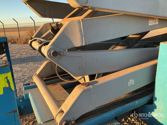 2011 Genie GS3384RT 4x4 Diesel Scissor Lift - Кревач ножица: слика 4 2011 Genie GS3384RT 4x4 Diesel Scissor Lift - Кревач ножица: слика 4