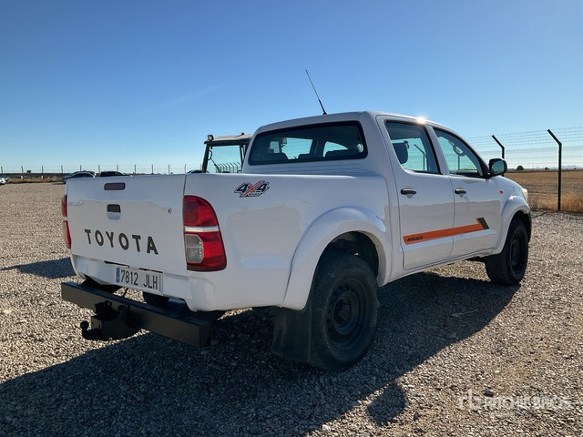 2015 Toyota Hilux 4x4 Crew Cab Pickup - Пикап: слика 3 2015 Toyota Hilux 4x4 Crew Cab Pickup - Пикап: слика 3