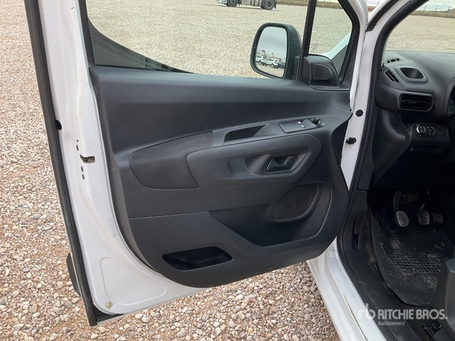 2021 Opel Combo Life Passenger Van - Минибус, Патничко комбе: слика 4 2021 Opel Combo Life Passenger Van - Минибус, Патничко комбе: слика 4