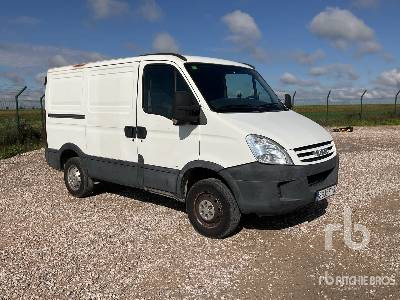 IVECO 35S10 4x2 - Камион сандучар: слика 4 IVECO 35S10 4x2 - Камион сандучар: слика 4