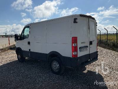 IVECO 35S10 4x2 - Камион сандучар: слика 2 IVECO 35S10 4x2 - Камион сандучар: слика 2