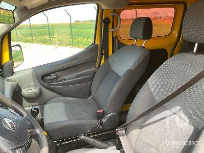 Товарно комбе NISSAN NV200: слика 13