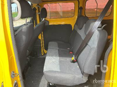 Товарно комбе NISSAN NV200: слика 17