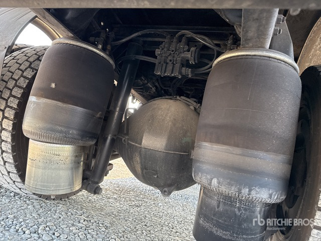 2000 Renault Premium 300 2000 Benelli 10510/3S2 6000 kg ... Flatbed Truck with Crane - Камион со платформа, Камион со кран: слика 5 2000 Renault Premium 300 2000 Benelli 10510/3S2 6000 kg ... Flatbed Truck with Crane - Камион со платформа, Камион со кран: слика 5