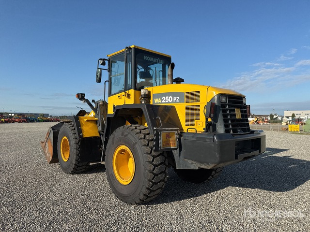 2003 Komatsu WA250-5 Pala gommata - Натоварувач на тркала: слика 4 2003 Komatsu WA250-5 Pala gommata - Натоварувач на тркала: слика 4
