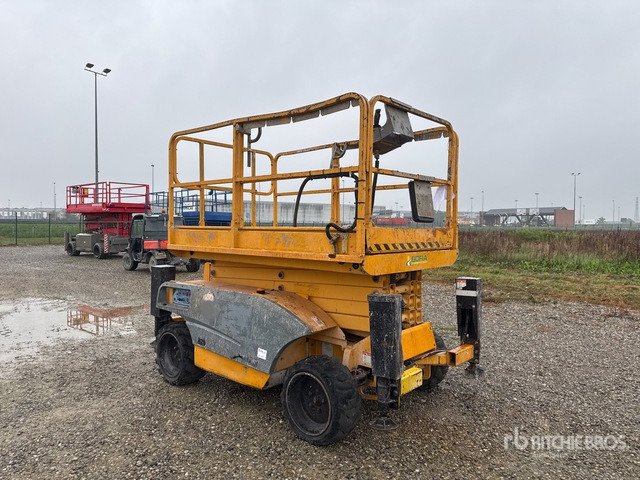 2007 Haulotte Compact12DX Piattaforma aerea verticale - Кревач ножица: слика 1 2007 Haulotte Compact12DX Piattaforma aerea verticale - Кревач ножица: слика 1