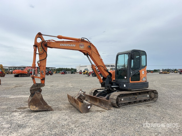 2009 Doosan DX80R Escavatore cingolato - Багер гасеничар: слика 2 2009 Doosan DX80R Escavatore cingolato - Багер гасеничар: слика 2