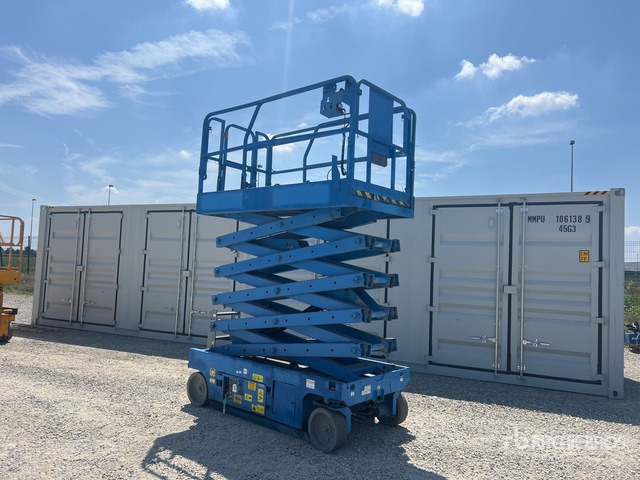 2010 Genie GS-3246 Electric Scissor Lift - Кревач ножица: слика 2 2010 Genie GS-3246 Electric Scissor Lift - Кревач ножица: слика 2