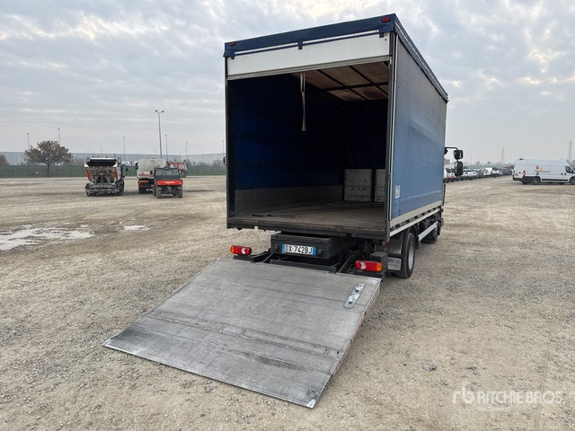 2010 Renault Midlum 215.75 4x2 Curtain Side Truck - Камион со церада: слика 4 2010 Renault Midlum 215.75 4x2 Curtain Side Truck - Камион со церада: слика 4