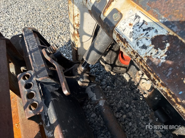 2011 Bobcat S100 High Flow Skid Steer Loader - Компактен натоварувач: слика 5 2011 Bobcat S100 High Flow Skid Steer Loader - Компактен натоварувач: слика 5