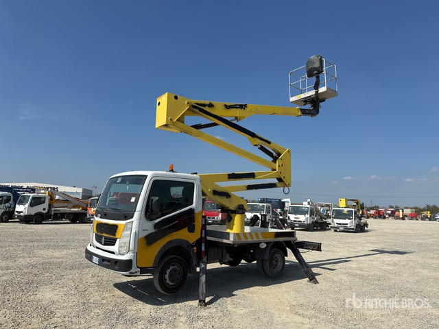 2011 Renault Maxity 110Dxi 2011 Socage DA320 20 m on Bucket Truck - Камион со подигачка кошница: слика 2 2011 Renault Maxity 110Dxi 2011 Socage DA320 20 m on Bucket Truck - Камион со подигачка кошница: слика 2
