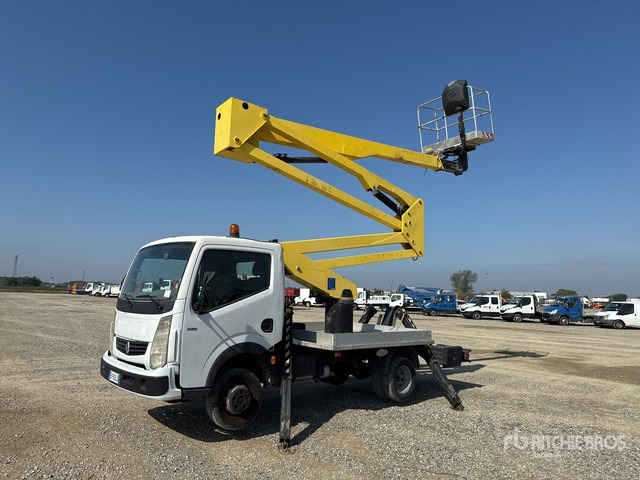 2011 Renault Maxity 110Dxi 2011 Socage DA320 20 m on Bucket Truck - Камион со подигачка кошница: слика 1 2011 Renault Maxity 110Dxi 2011 Socage DA320 20 m on Bucket Truck - Камион со подигачка кошница: слика 1