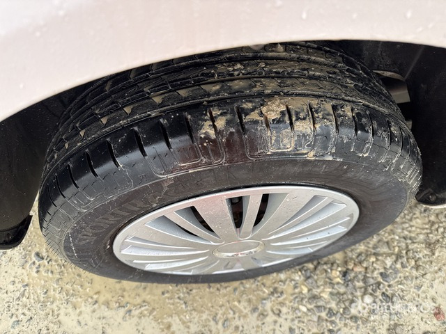 2011 Volkswagen Caddy CNG Van Truck - Камион сандучар: слика 5 2011 Volkswagen Caddy CNG Van Truck - Камион сандучар: слика 5