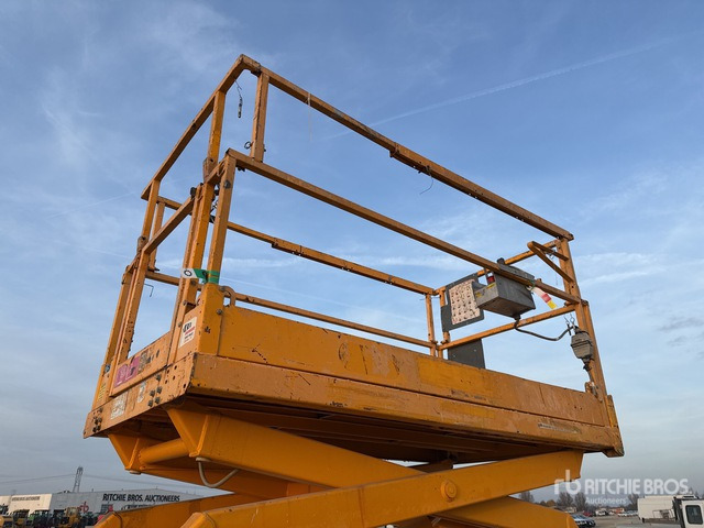 2013 Skyjack SJIII4626 Electric Scissor Lift - Кревач ножица: слика 5 2013 Skyjack SJIII4626 Electric Scissor Lift - Кревач ножица: слика 5