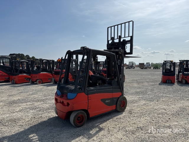 2014 Linde E30L-01 3000 kg Electric Forklift - Електричен вилушкар: слика 3 2014 Linde E30L-01 3000 kg Electric Forklift - Електричен вилушкар: слика 3