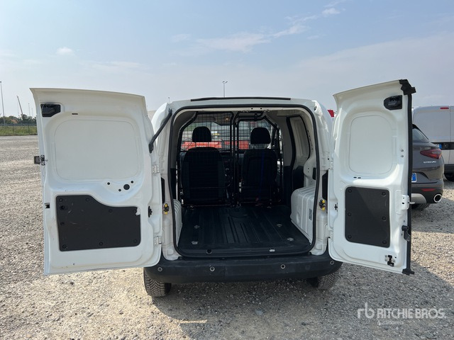 2016 Fiat Fiorino 1.3 MJT SX 16v Van Truck - Мало комбе: слика 5 2016 Fiat Fiorino 1.3 MJT SX 16v Van Truck - Мало комбе: слика 5
