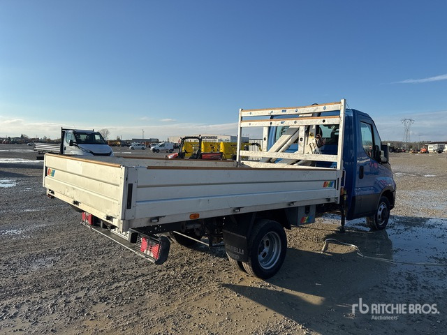 2016 Iveco 35C11 2016 Bonfiglioli P2300 L/2SI on ... Flatbed Truck with Crane - Комбе со отворен сандак: слика 4 2016 Iveco 35C11 2016 Bonfiglioli P2300 L/2SI on ... Flatbed Truck with Crane - Комбе со отворен сандак: слика 4