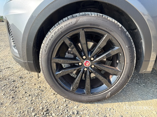 2020 Jaguar E Pace 2.0D I4 CHEQUERED FLAG AUTO 4WD SUV - SUV: слика 4 2020 Jaguar E Pace 2.0D I4 CHEQUERED FLAG AUTO 4WD SUV - SUV: слика 4