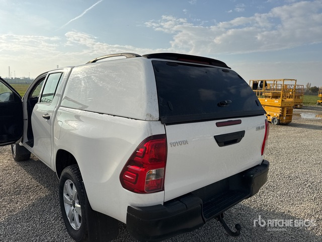 2020 Toyota Hilux Crew Cab Pickup - Пикап: слика 5 2020 Toyota Hilux Crew Cab Pickup - Пикап: слика 5