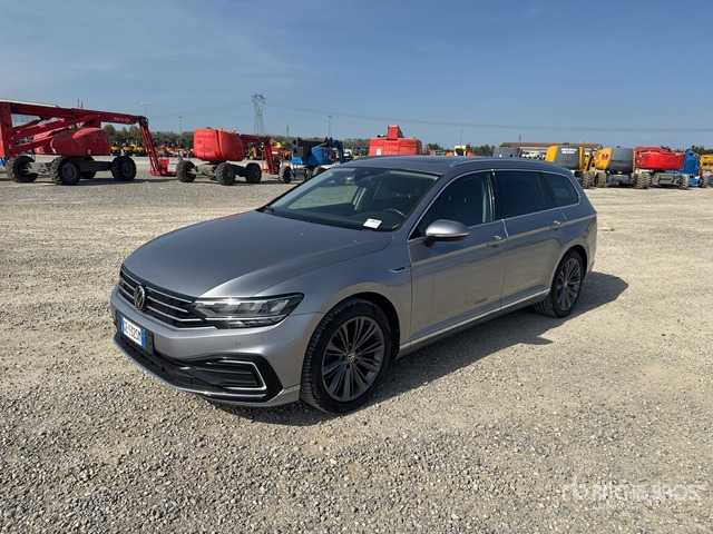 2021 Volkswagen Passat 1.4 PLUG IN HYBRID GTE DSG Station Wagon - Караван: слика 1 2021 Volkswagen Passat 1.4 PLUG IN HYBRID GTE DSG Station Wagon - Караван: слика 1